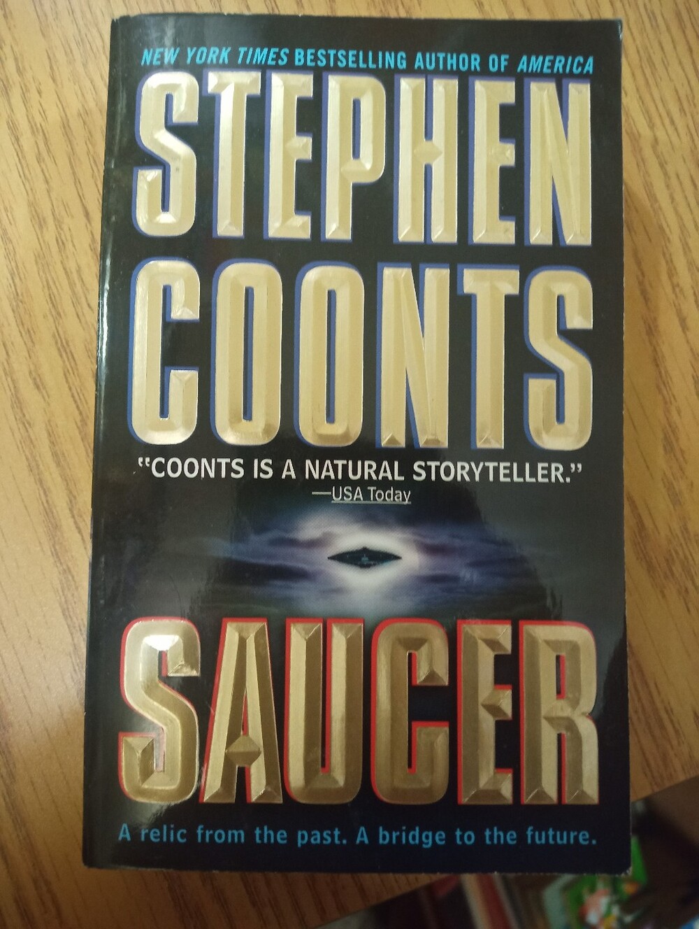 Stephen Coonts: Saucer